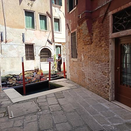 Ca Del Gambero Canal View Venice Exterior photo