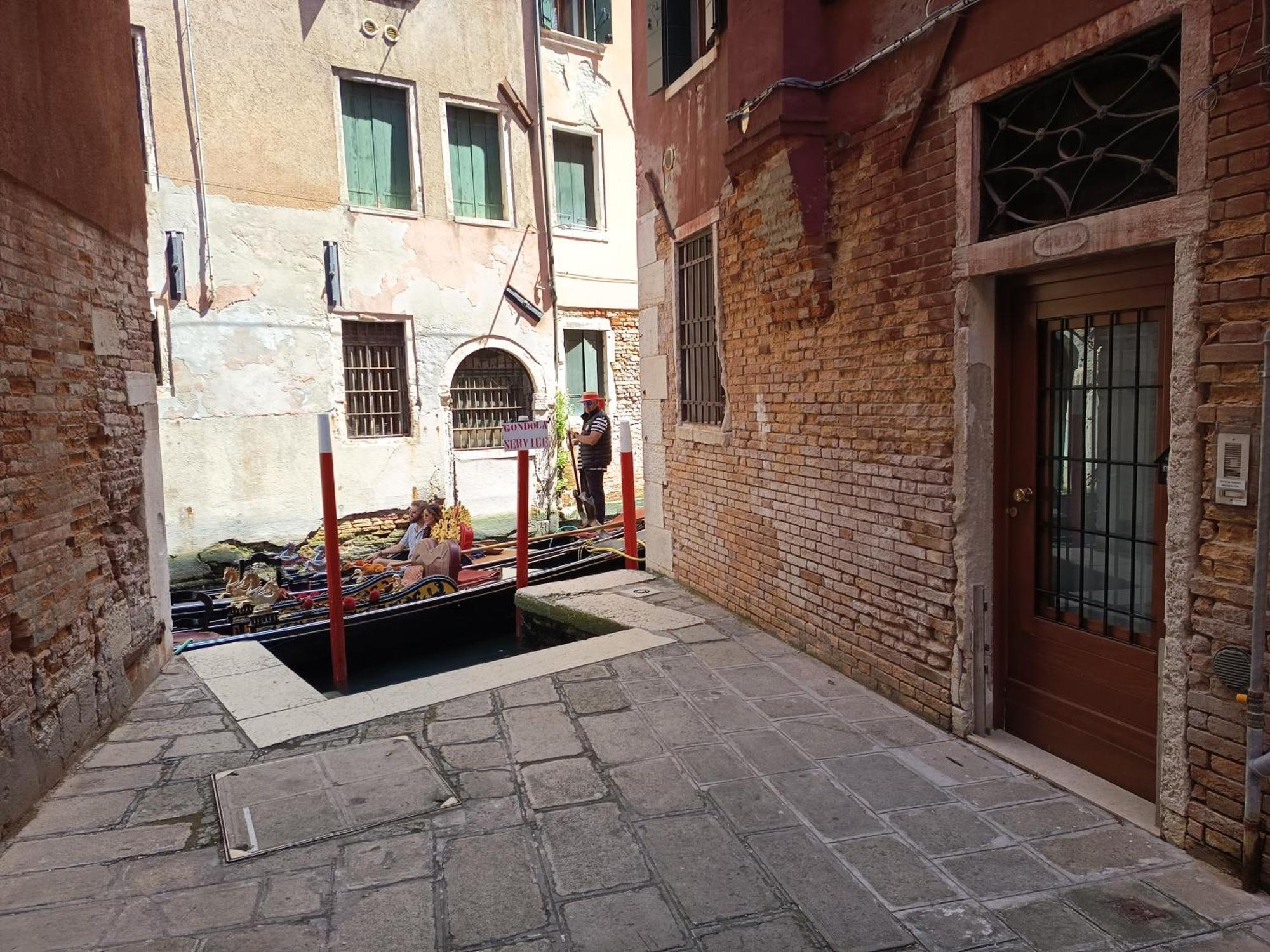Ca Del Gambero Canal View Venice Exterior photo